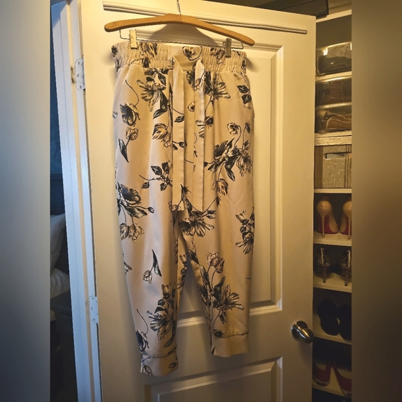 Jules & Leopold Pants - Dressy floral jogger pants